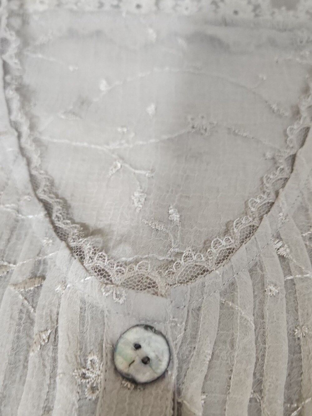 Soft Surroundings Light Taupe/Gray Lace Overlay Tunic Top - Picture 4 of 16